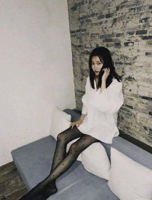 关晓彤性感丝袜照片